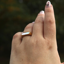 Load image into Gallery viewer, Mother of Pearl Ring
