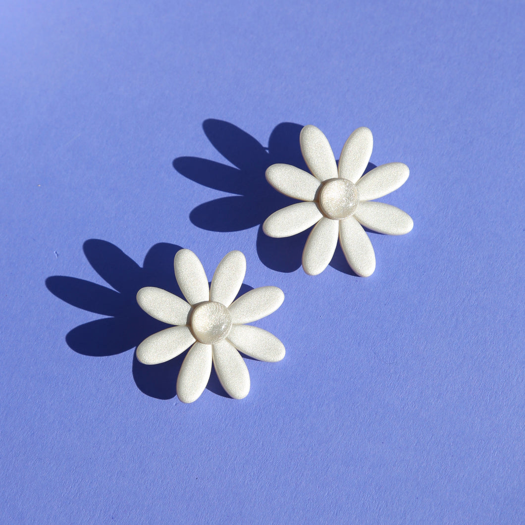 Big Daisy Studs · Pearl