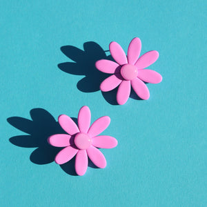 Big Daisy Studs · Pink