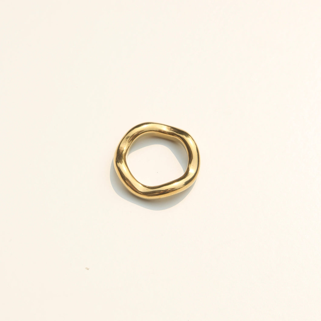 Wavy Baby Ring in Gold