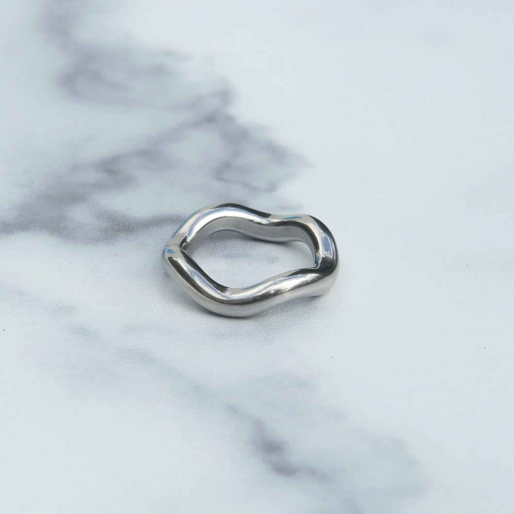 Wavy Baby Ring in Silver